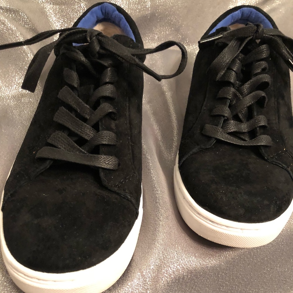 Women’s Ugg sneaker Size 9 Black suede - Picture 2 of 8